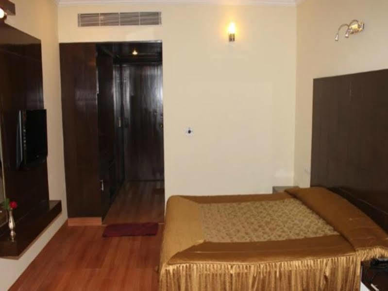 Hotel Vaibhav Βαρανάσι Εξωτερικό φωτογραφία