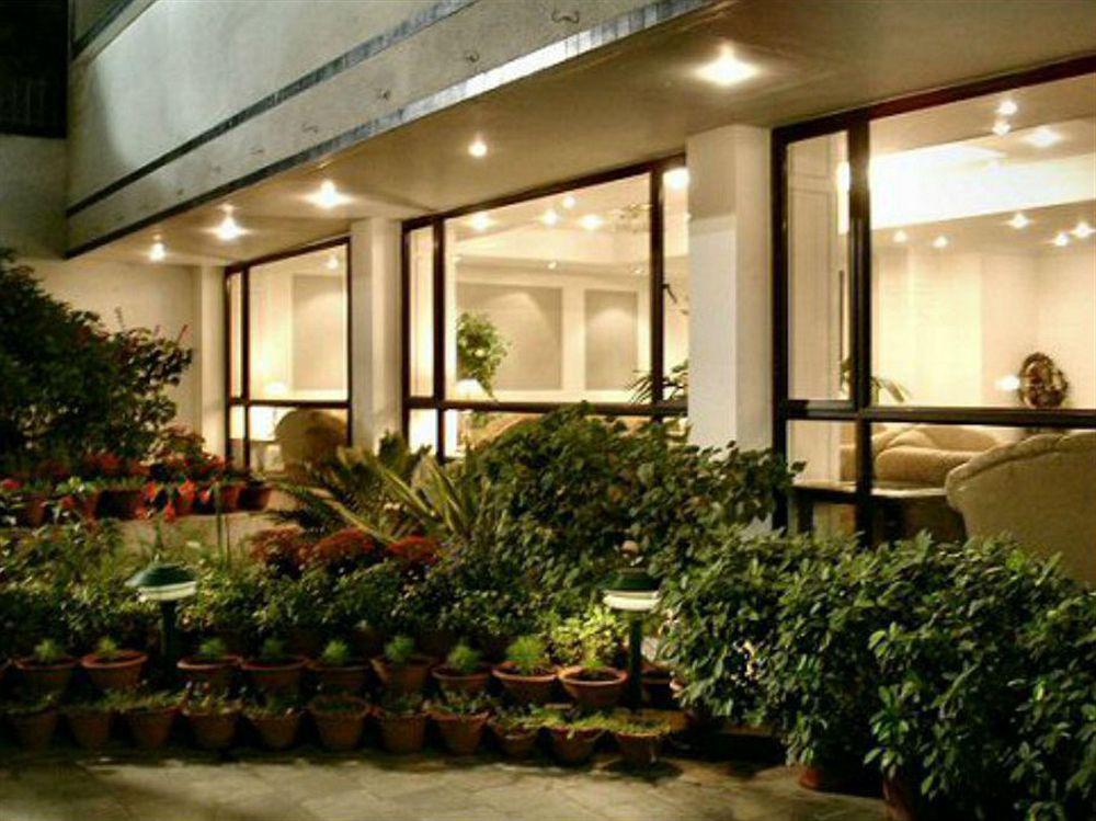 Hotel Vaibhav Βαρανάσι Εξωτερικό φωτογραφία